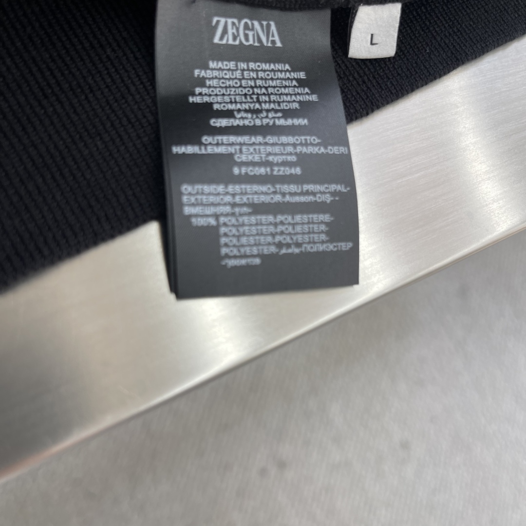 -Z ZEGN 针织圆领套头毛衣采用定制订染纱线，采用定制订染纱线，选用60%腈纶24%天丝10%羊毛6