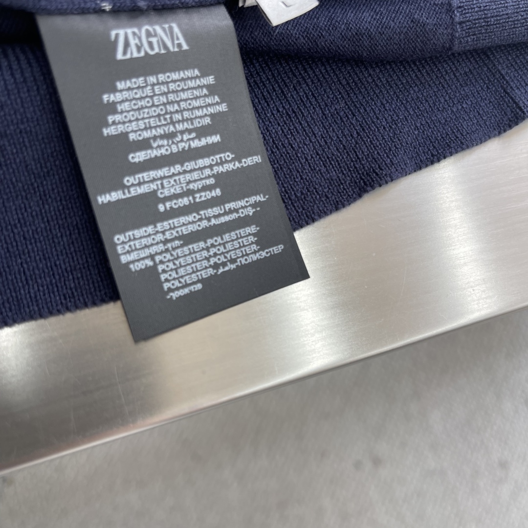 -Z ZEGN 针织圆领套头毛衣采用定制订染纱线，采用定制订染纱线，选用60%腈纶24%天丝10%羊毛6