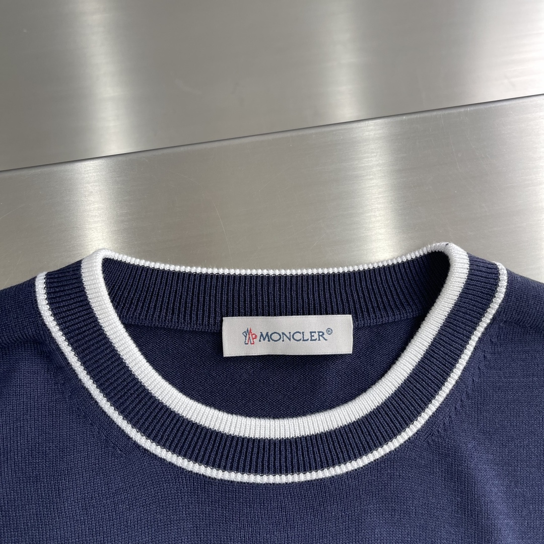 -mon 针织圆领套头毛衣采用定制订染纱线，采用定制订染纱线，选用60%腈纶24%天丝10%羊毛6%桑蚕