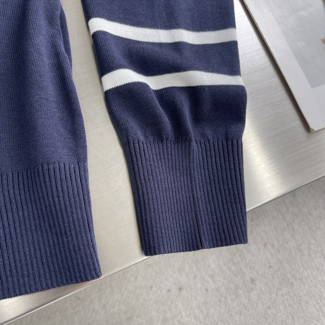 -mon 针织圆领套头毛衣采用定制订染纱线，采用定制订染纱线，选用60%腈纶24%天丝10%羊毛6%桑蚕