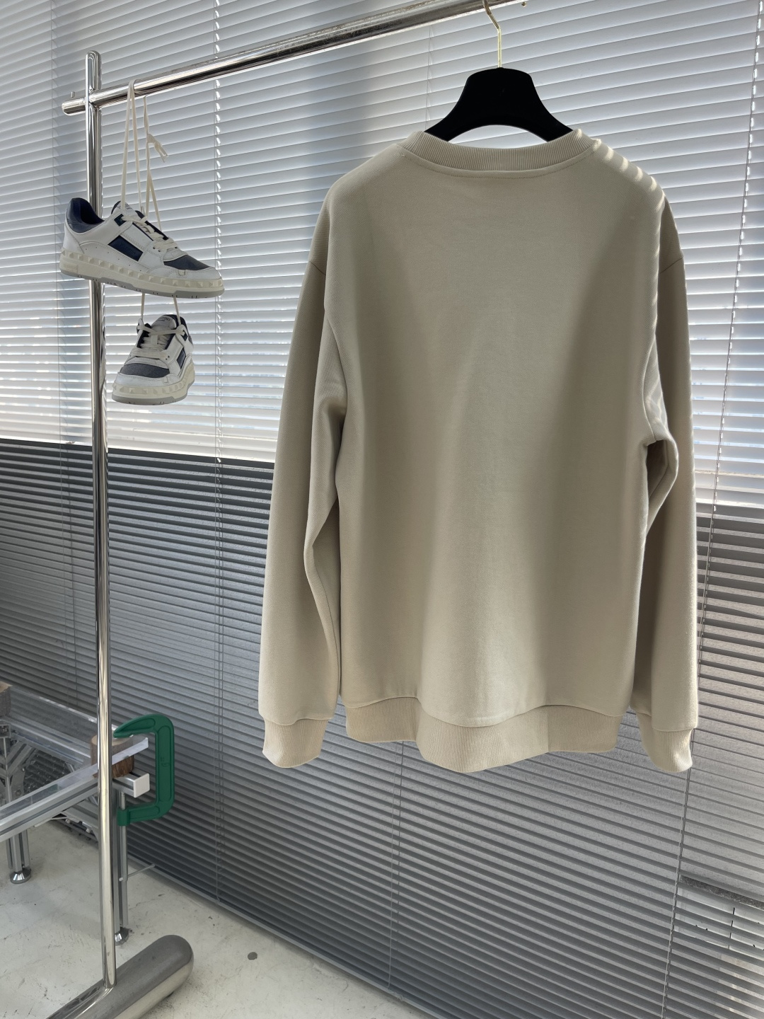 -BBR 2025秋冬新款！！ 延续经典，从版型到设计都很有时代的新潮感 。 微阔版型，整体上身感更具时