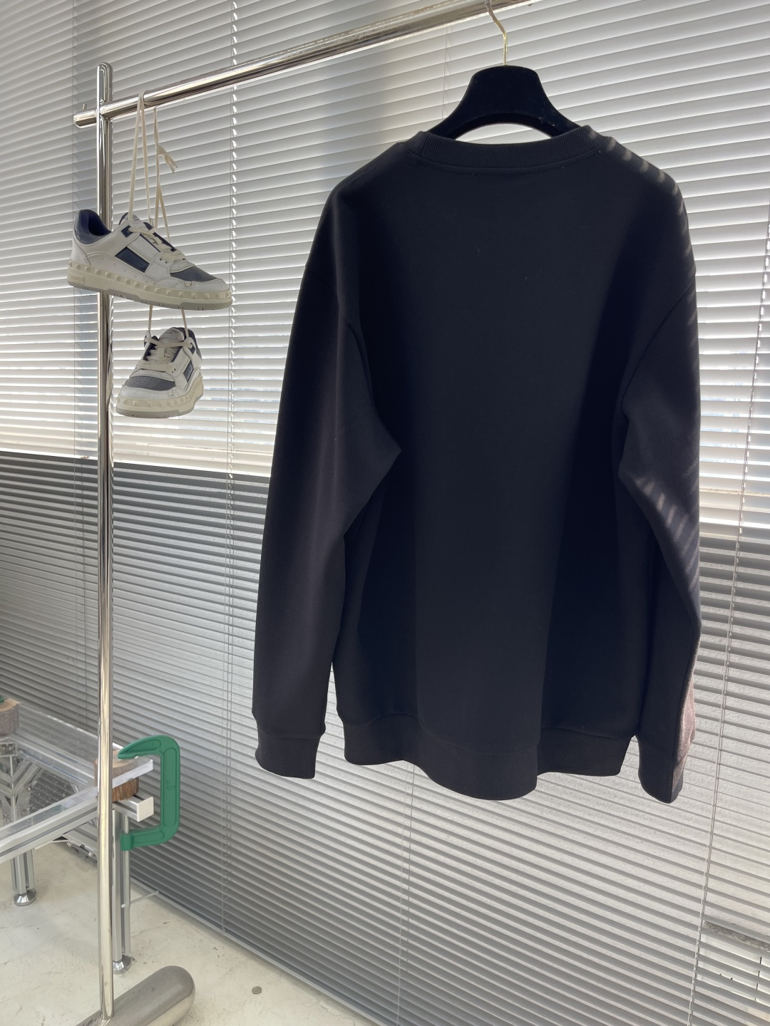 -BBR 2025秋冬新款！！ 延续经典，从版型到设计都很有时代的新潮感 。 微阔版型，整体上身感更具时