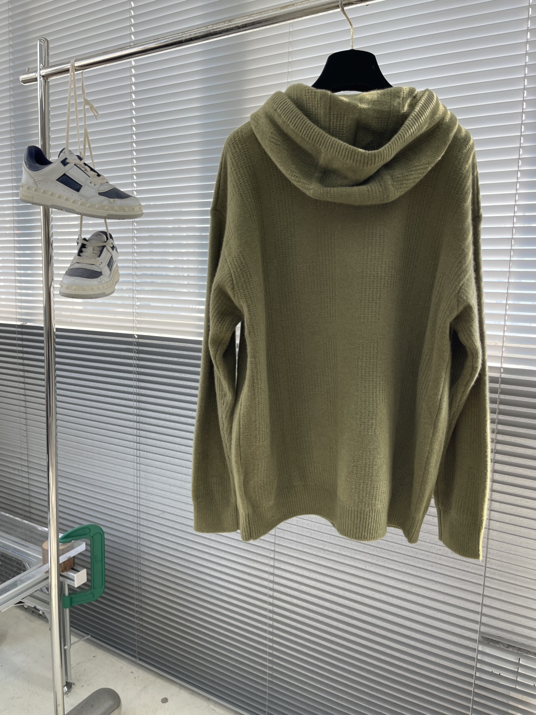 -Herme 2025秋冬新款毛衣！优质羊毛，简约而不简单。休闲连帽款式，日常搭配出街轻松搭配。做工精细