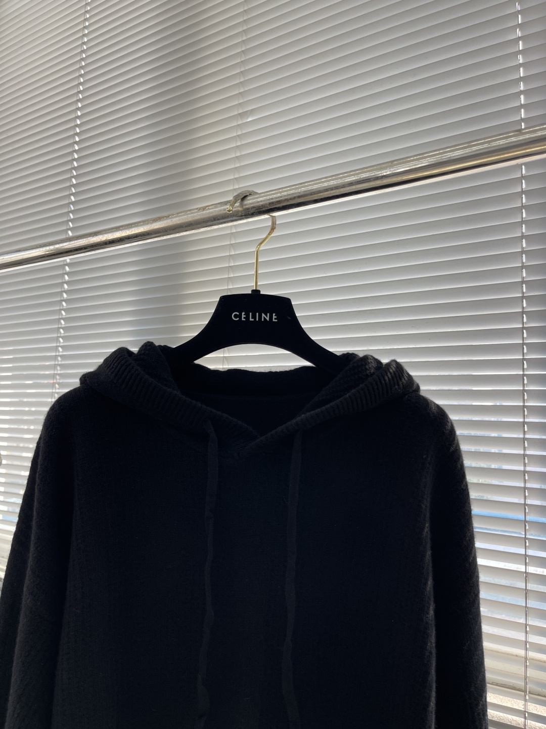 -Herme 2025秋冬新款毛衣！优质羊毛，简约而不简单。休闲连帽款式，日常搭配出街轻松搭配。做工精细