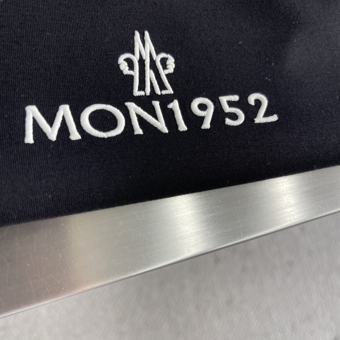 -mon 圆领长袖T恤 秋天可外穿 冬天可打底 一年四季可穿 超高性价比 随意对比面料采用原版订制压肤感