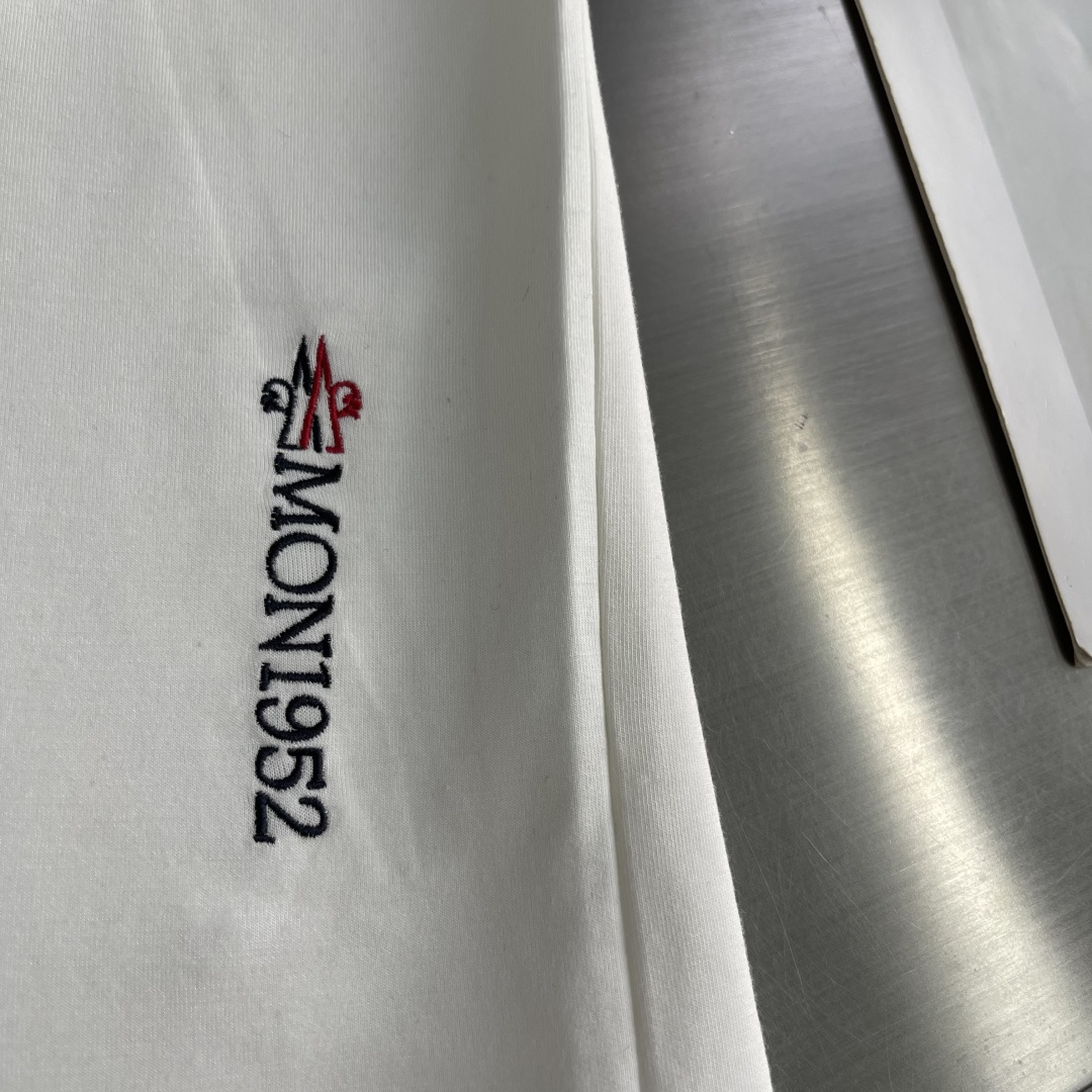 -mon 圆领长袖T恤 秋天可外穿 冬天可打底 一年四季可穿 超高性价比 随意对比面料采用原版订制压肤感