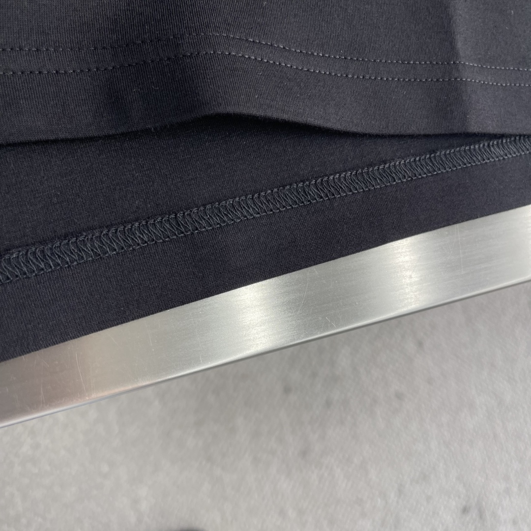 -Dio 2025fw新款半高领长袖打底尺码: m-3XL版型：微阔版型成份：碳素磨毛罗马棉平纹面料 纹