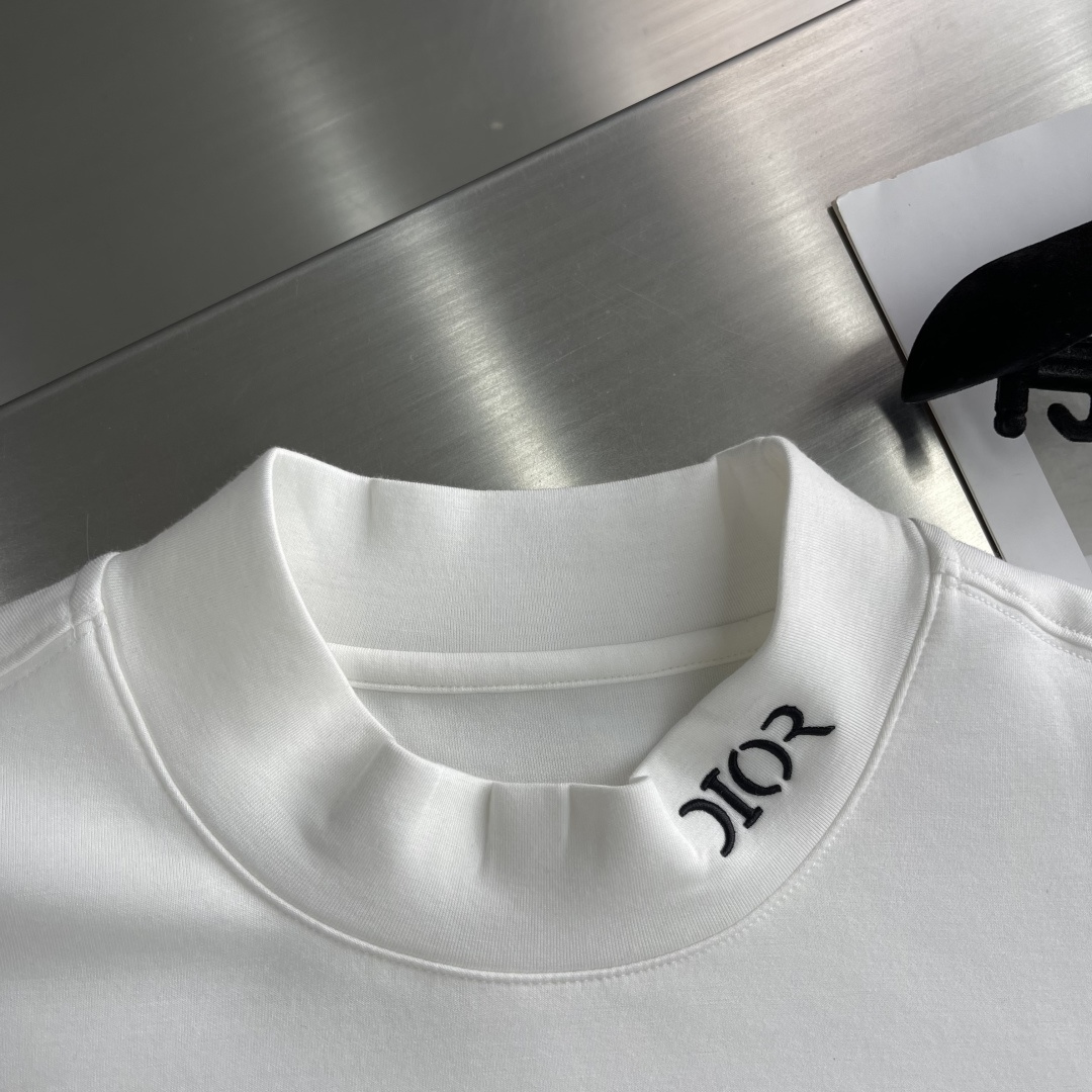 -Dio 2025fw新款半高领长袖打底尺码: m-3XL版型：微阔版型成份：碳素磨毛罗马棉平纹面料 纹