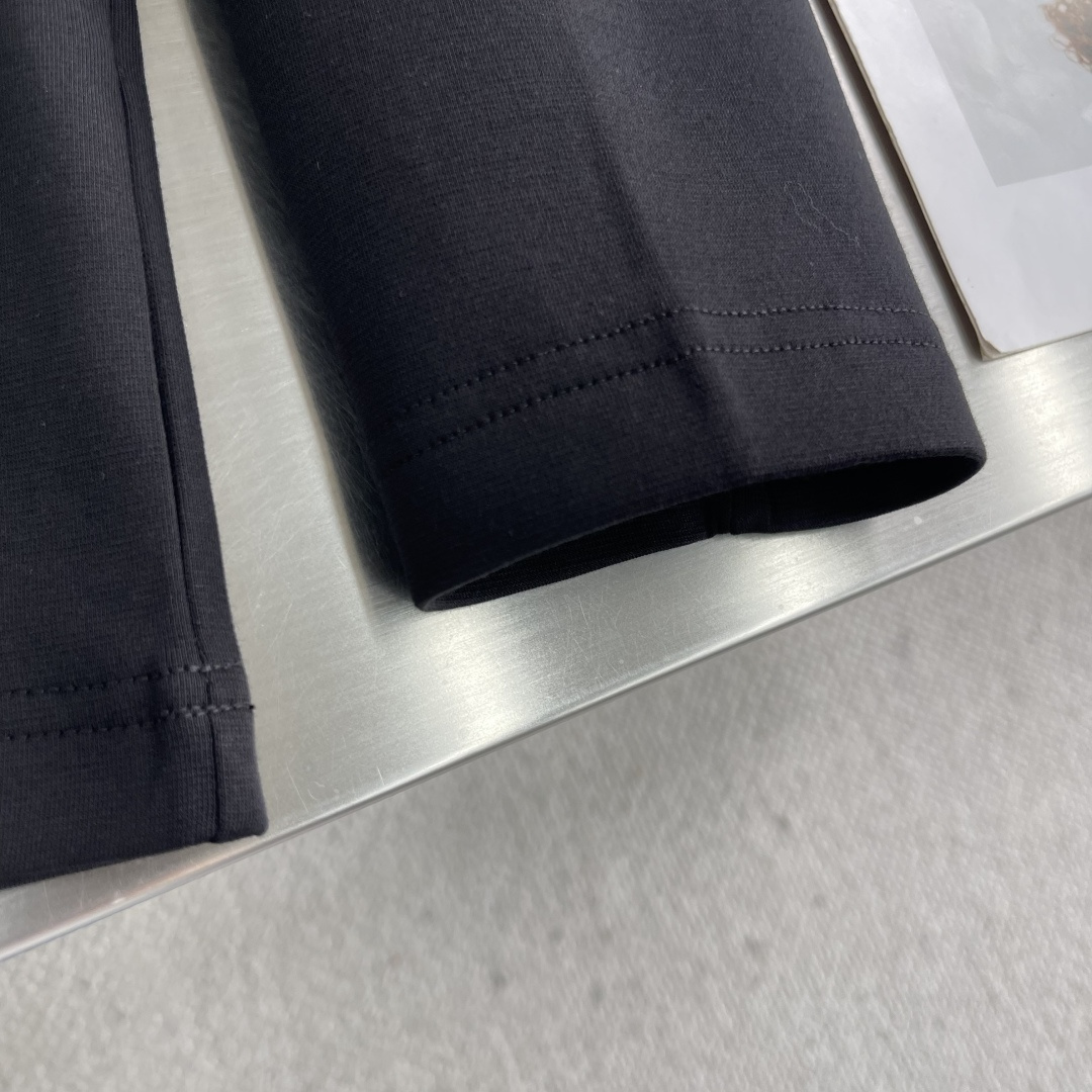 -BBR 25fw新款长袖打底T恤，3A级韩绒抑菌专利面料；手感柔软，亲肤保暖；软糯舒适，抑菌抗皱。跟专