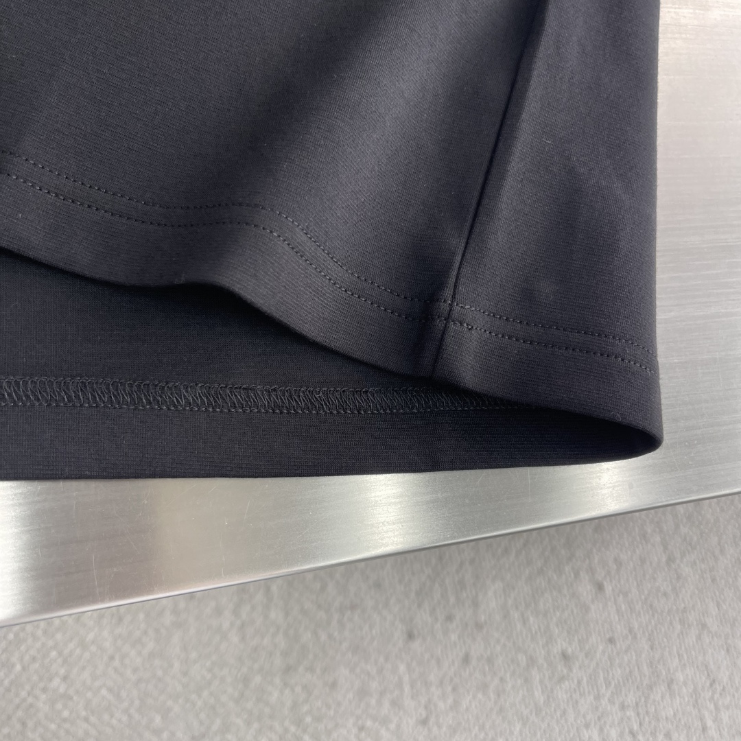 -BBR 25fw新款长袖打底T恤，3A级韩绒抑菌专利面料；手感柔软，亲肤保暖；软糯舒适，抑菌抗皱。跟专