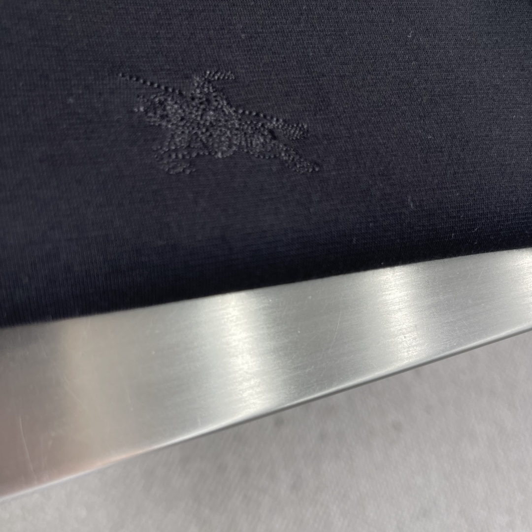 -BBR 25fw新款长袖打底T恤，3A级韩绒抑菌专利面料；手感柔软，亲肤保暖；软糯舒适，抑菌抗皱。跟专