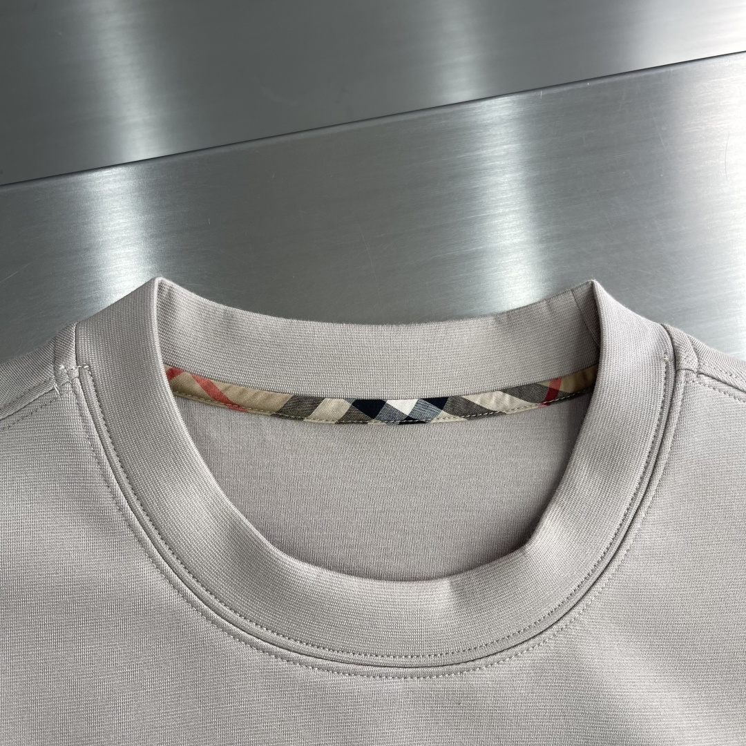 -BBR 25fw新款长袖打底T恤，3A级韩绒抑菌专利面料；手感柔软，亲肤保暖；软糯舒适，抑菌抗皱。跟专