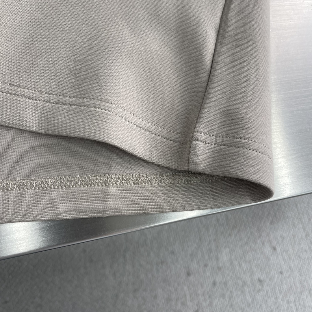 -BBR 25fw新款长袖打底T恤，3A级韩绒抑菌专利面料；手感柔软，亲肤保暖；软糯舒适，抑菌抗皱。跟专