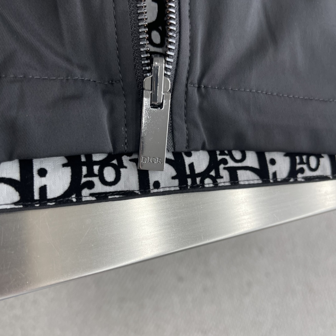 -Dio 2025秋季新品，双面可穿。简约时尚休闲夹克外套，原版进口面料，舒适透气，顶级提花工艺字母图案