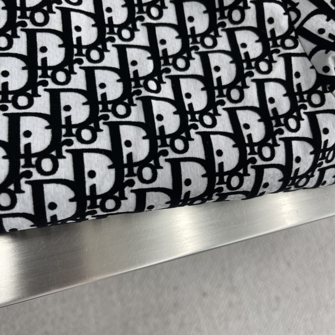 -Dio 2025秋季新品，双面可穿。简约时尚休闲夹克外套，原版进口面料，舒适透气，顶级提花工艺字母图案