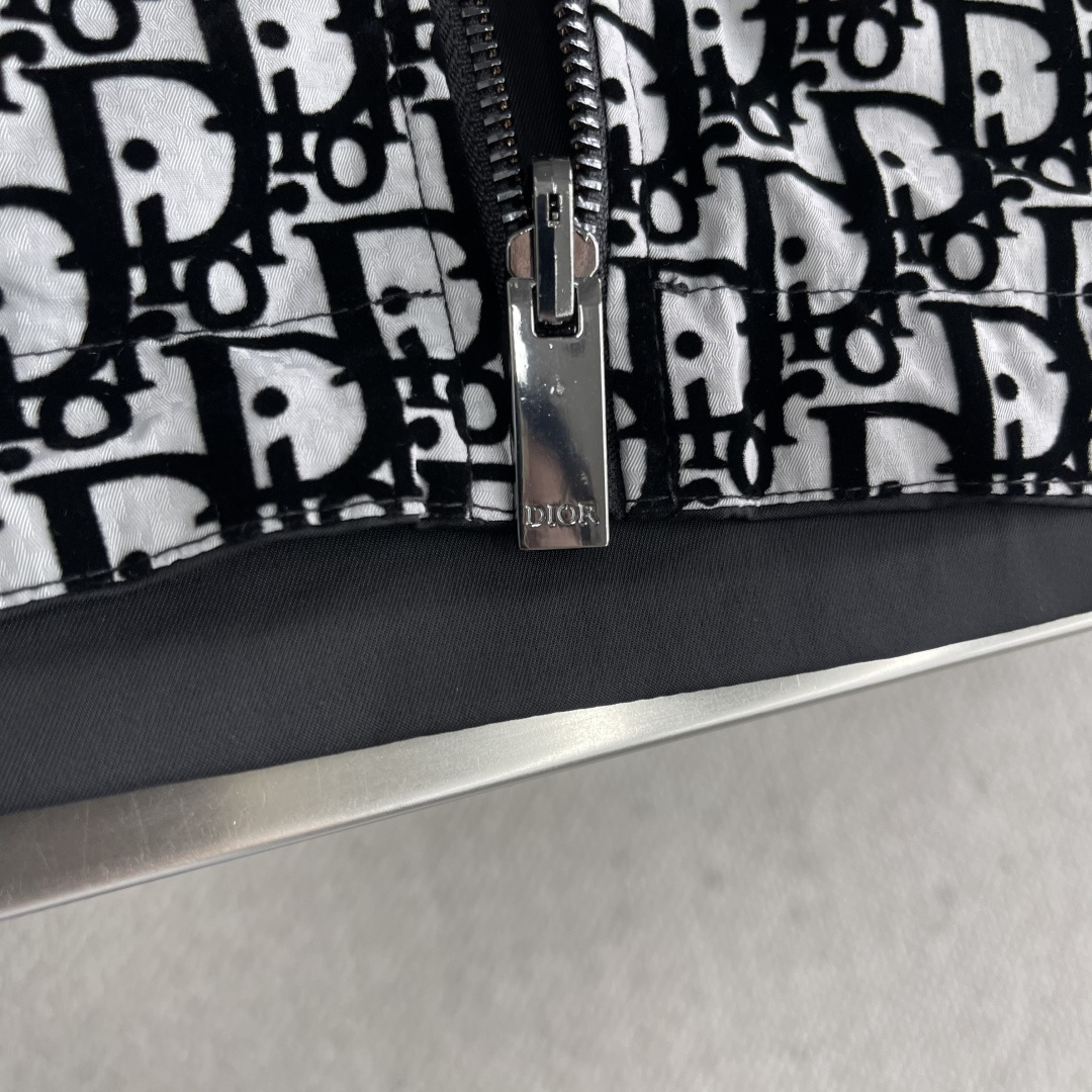 -Dio 2025秋季新品，双面可穿。简约时尚休闲夹克外套，原版进口面料，舒适透气，顶级提花工艺字母图案