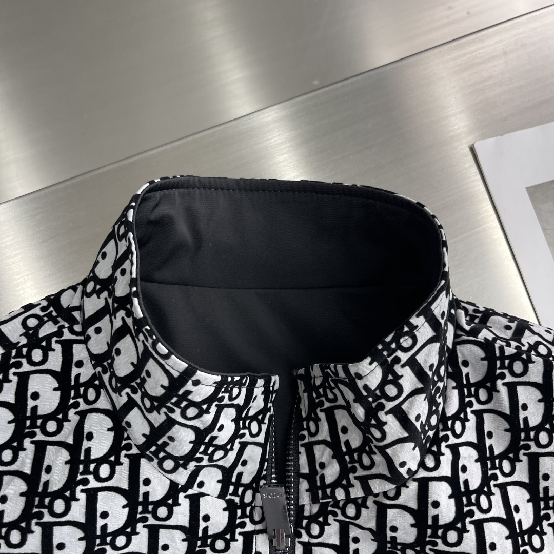 -Dio 2025秋季新品，双面可穿。简约时尚休闲夹克外套，原版进口面料，舒适透气，顶级提花工艺字母图案