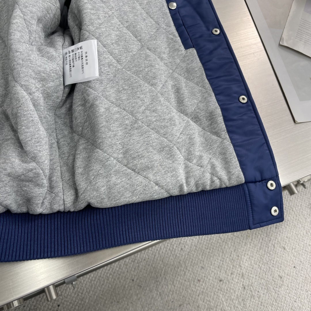 -Celin FW 连帽棒球夹克棉服原15,800购入，双面料拼接：外面为缎面科技面料，前幅定制毛巾绣章