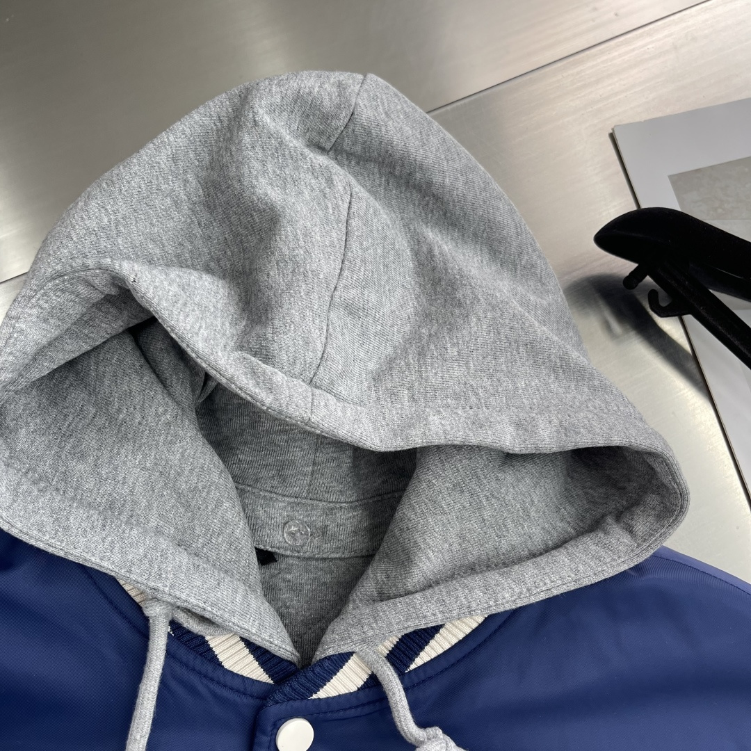 -Celin FW 连帽棒球夹克棉服原15,800购入，双面料拼接：外面为缎面科技面料，前幅定制毛巾绣章