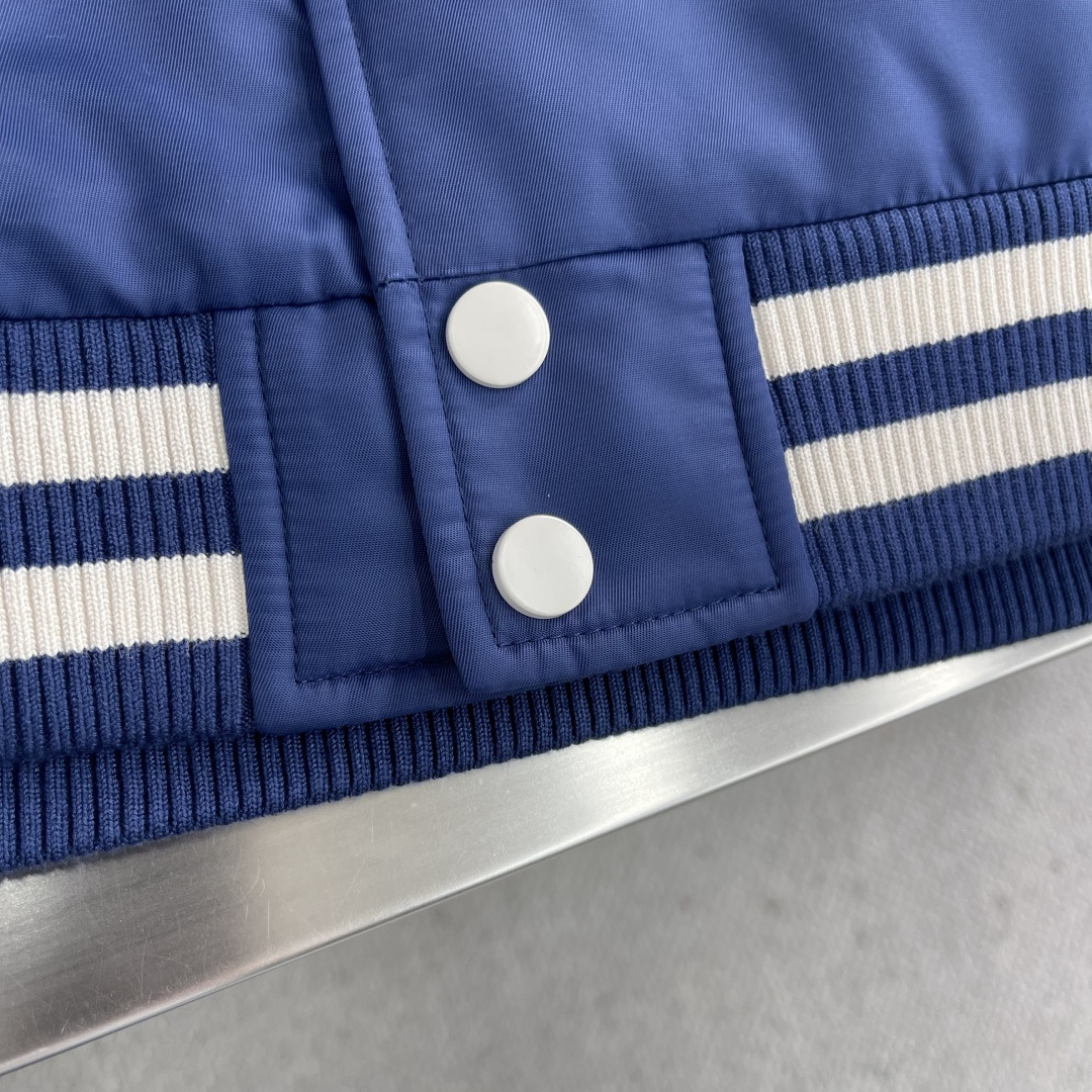 -Celin FW 连帽棒球夹克棉服原15,800购入，双面料拼接：外面为缎面科技面料，前幅定制毛巾绣章