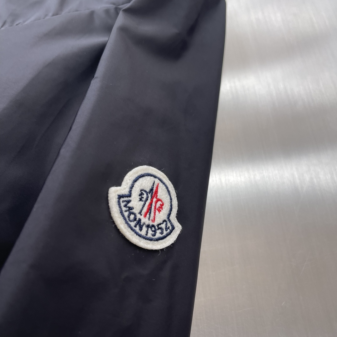 -mon 2025ss早秋新款发布连帽夹棉外套，秋季爆款夹克，隐藏帽设计，夹薄棉设计外套，穿上就是舒适自