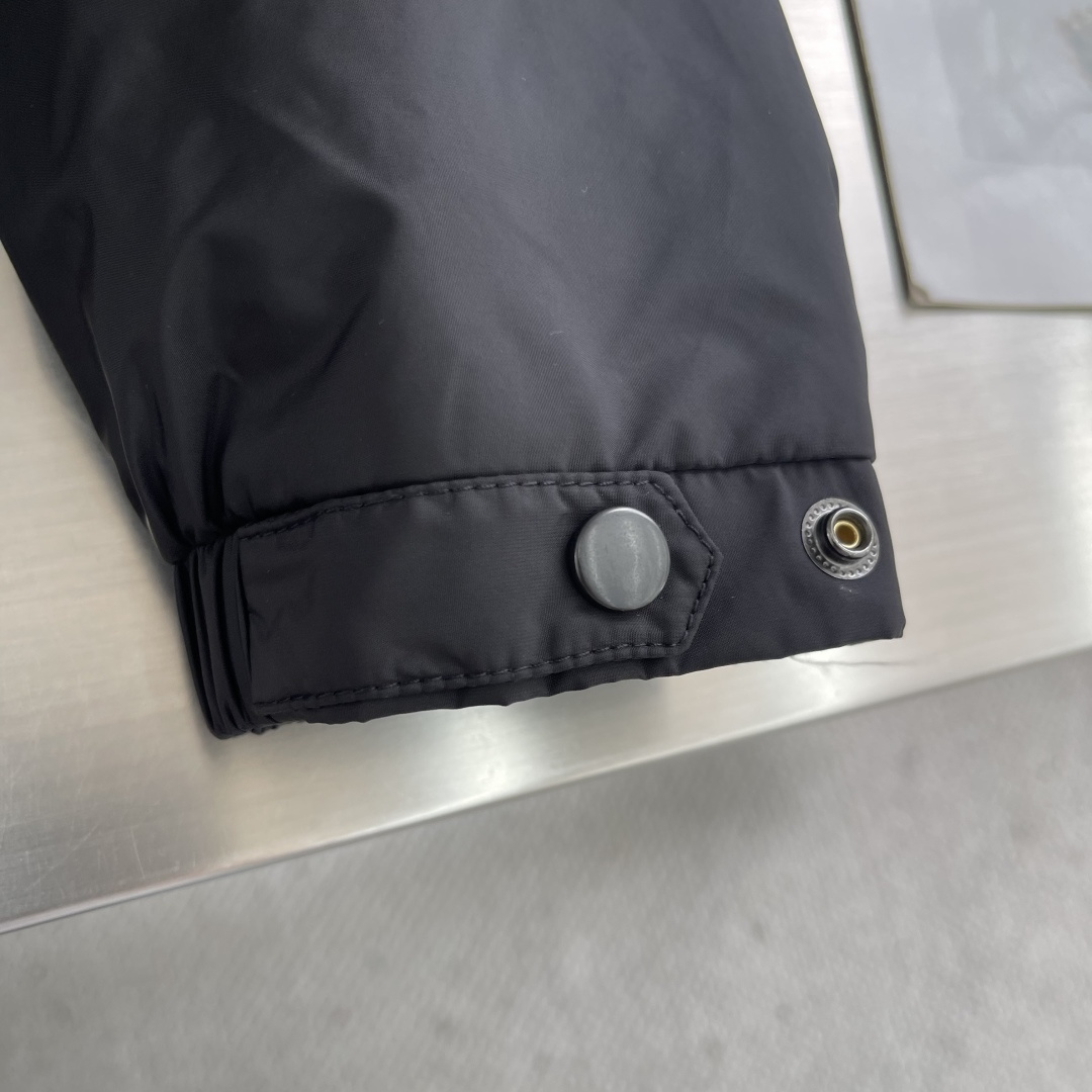 -mon 2025ss早秋新款发布连帽夹棉外套，秋季爆款夹克，隐藏帽设计，夹薄棉设计外套，穿上就是舒适自