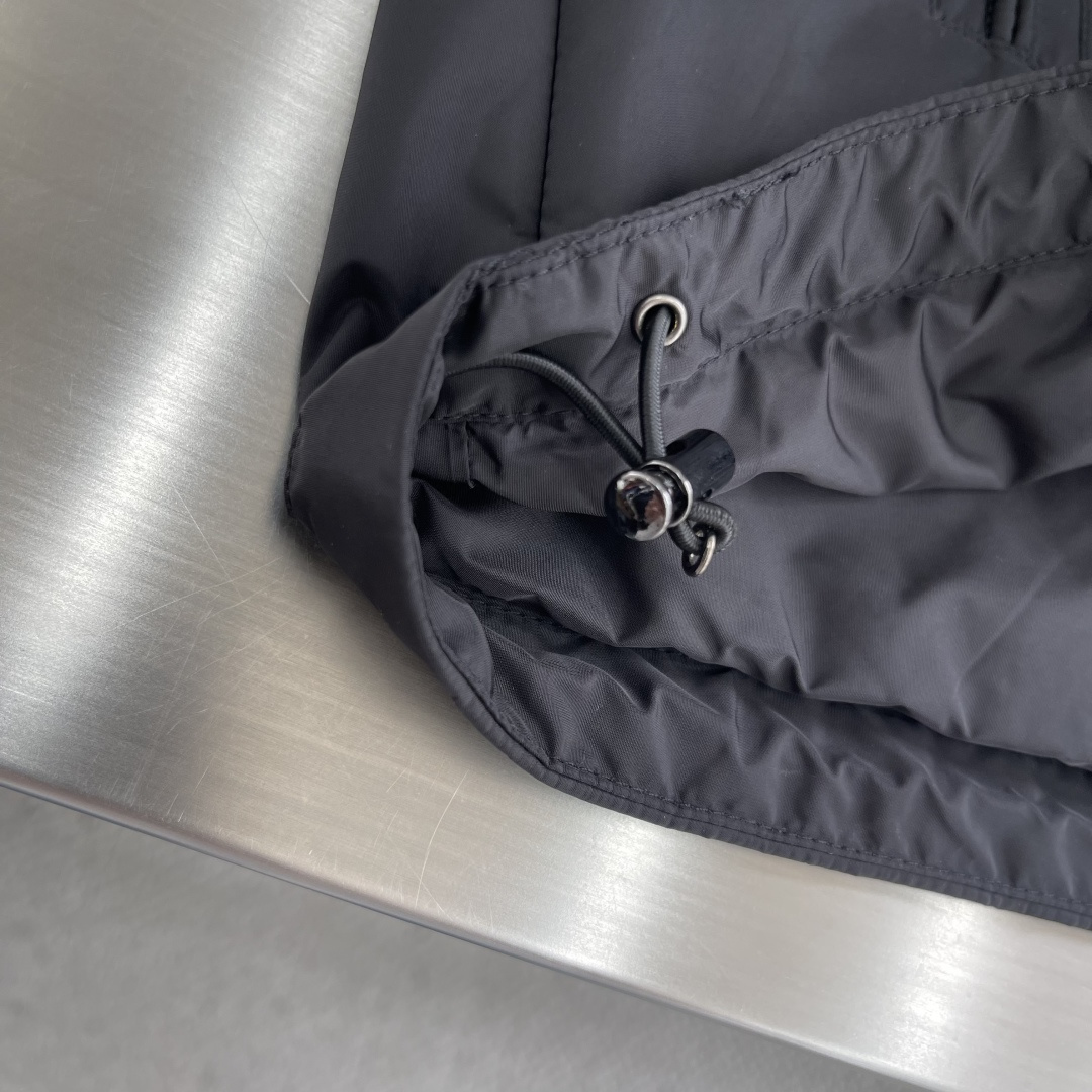 -mon 2025ss早秋新款发布连帽夹棉外套，秋季爆款夹克，隐藏帽设计，夹薄棉设计外套，穿上就是舒适自