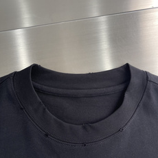 -Stone Island 2026秋冬系列长袖薄T 码数:M-5XL 微阔版型 绒感双纱面料。面料表面食毛做磨毛工 -Stone Island 2026秋冬系列长袖薄T 码数:M-5XL 微阔版型 绒感双纱面料。面料表面食毛做磨毛工