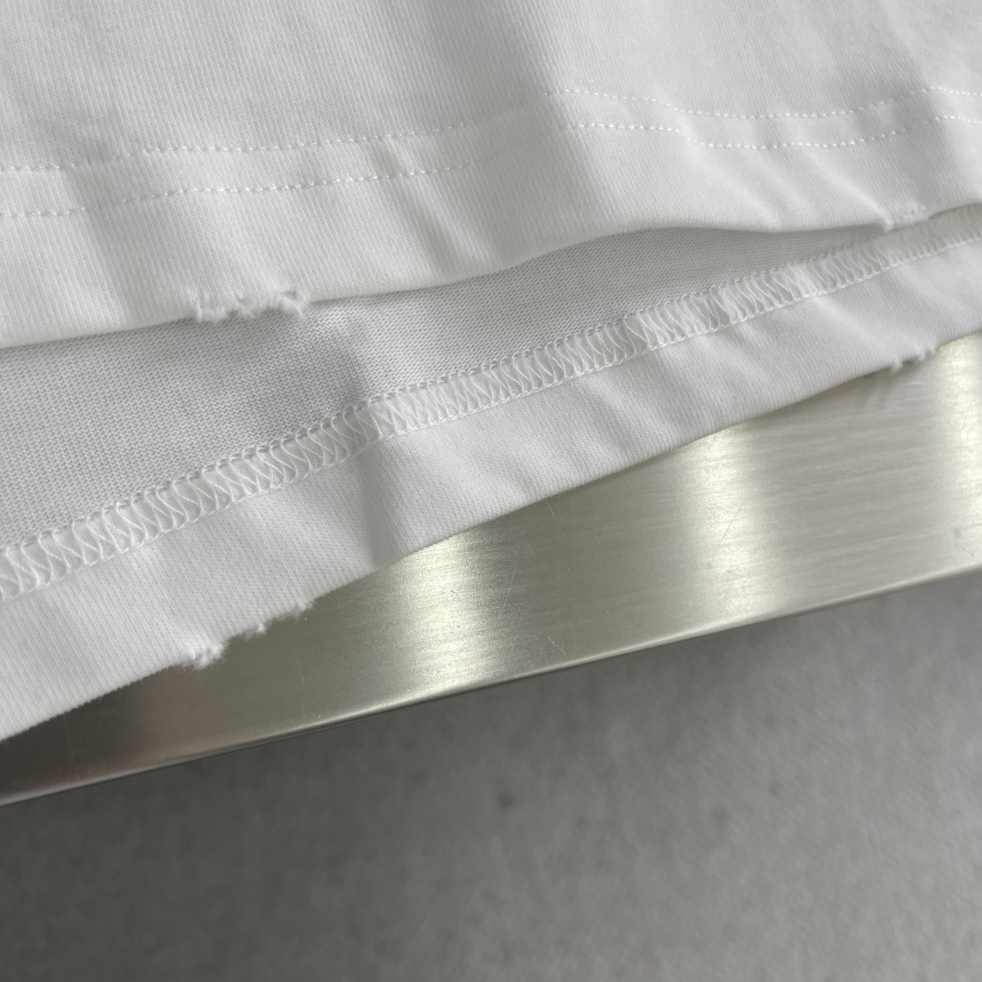 -Stone Island 2025秋冬系列长袖薄T码数：M-5XL 微阔版型绒感双纱面料。面料表面食毛