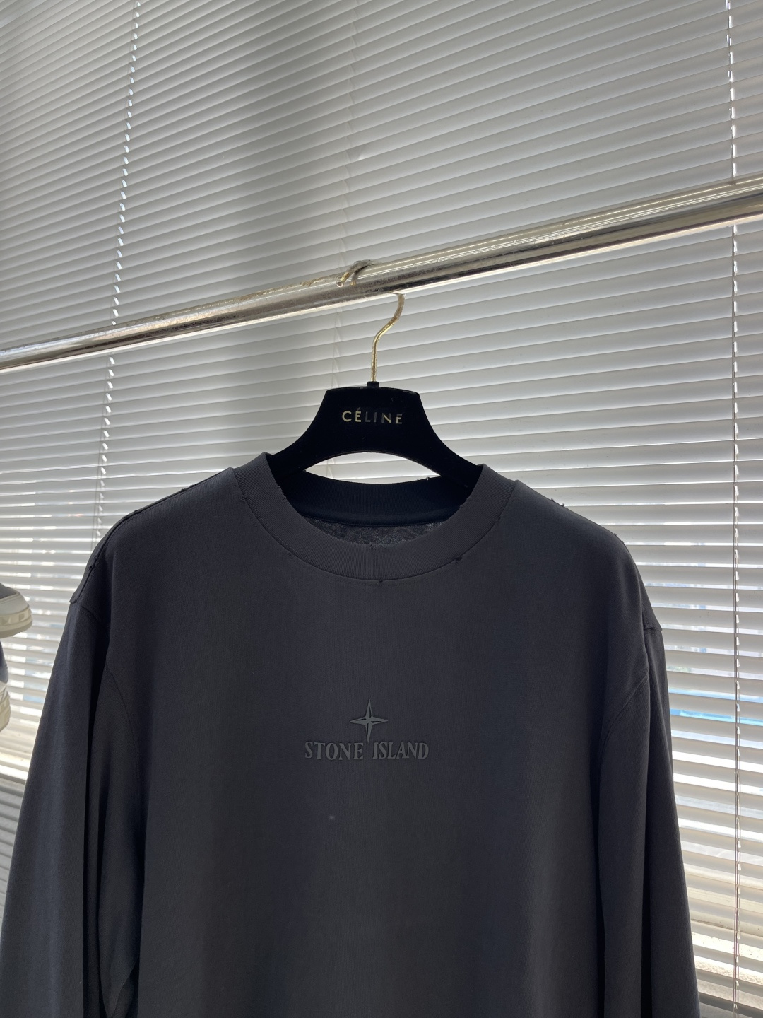 -Stone Island 2026秋冬系列长袖薄T 码数:M-5XL 微阔版型 绒感双纱面料。面料表面食毛做磨毛工 -Stone Island 2026秋冬系列长袖薄T 码数:M-5XL 微阔版型 绒感双纱面料。面料表面食毛做磨毛工