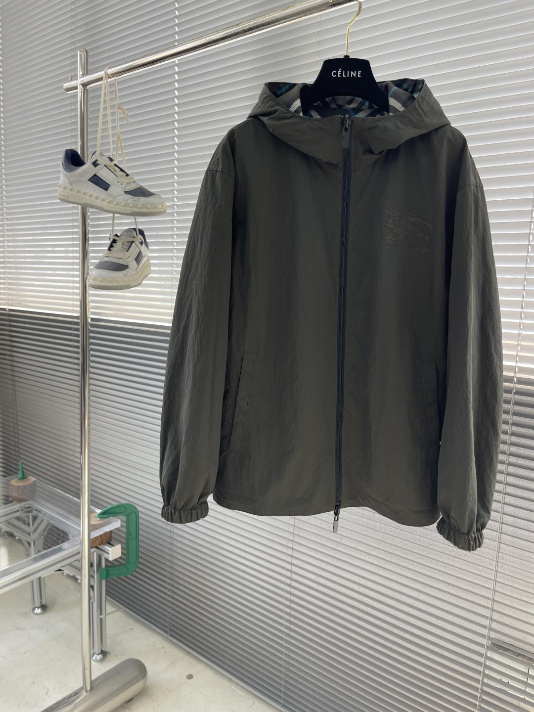 NO:547800,-BBR double-sided style is wearing a plaid tech-sensing fabric with hooded zipper jacket. The texture on the fabric is very good, loose style Size: 48-56 (M-3XL), Jackets & coats,hats,alexander wang19860909-BBR双面款穿着格纹科技感面料带帽拉链外套. 面料上手质感很好,宽松版型 尺码:48-56（M-3XL）,,jackets & coats,hats,alexander wang,Men's clothing