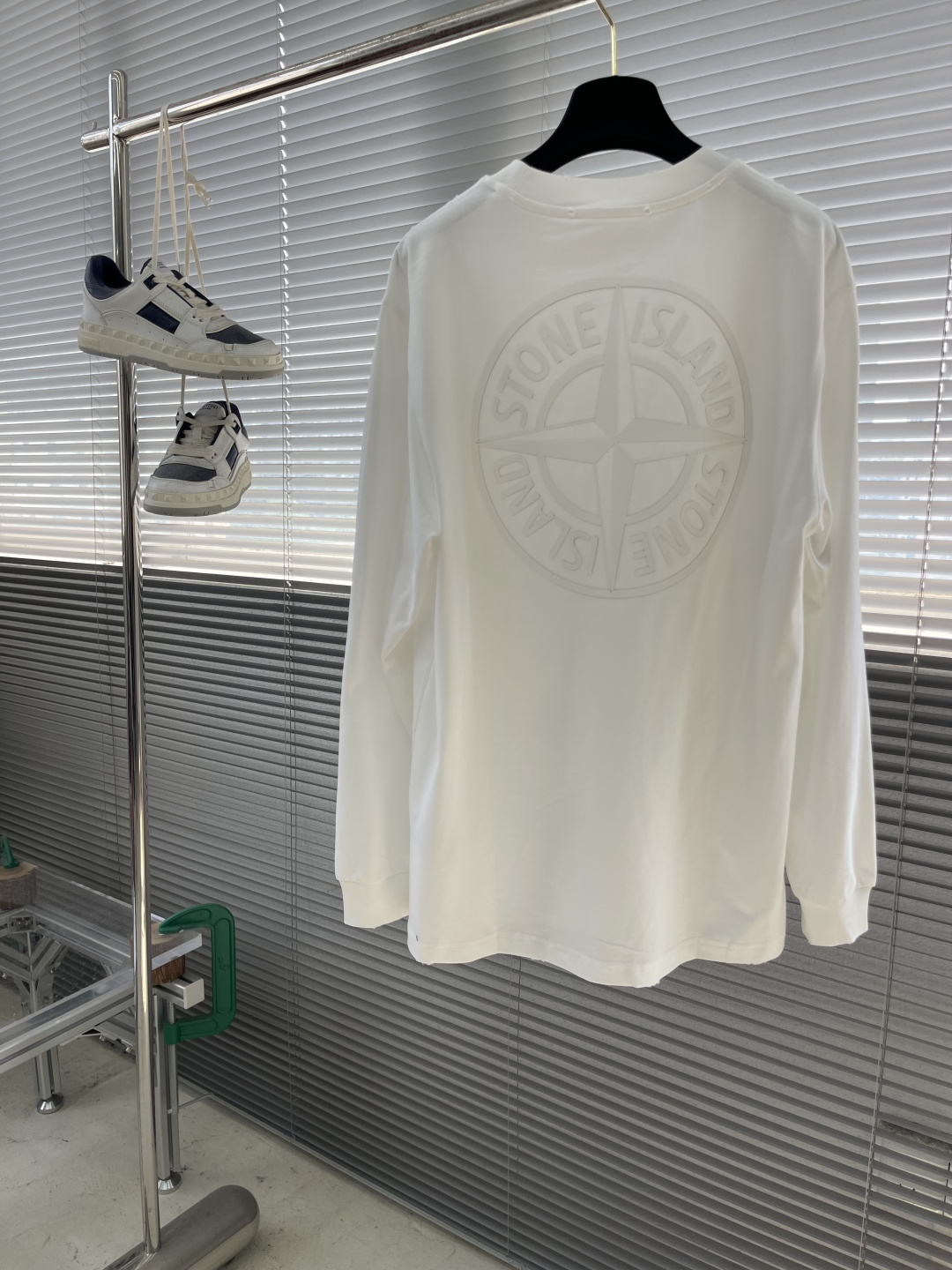 -Stone Island 2025秋冬系列长袖薄T码数：M-5XL 微阔版型绒感双纱面料。面料表面食毛