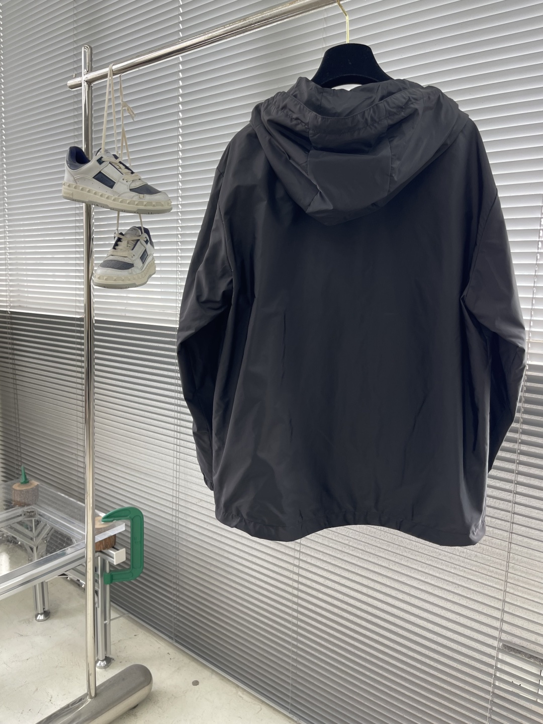 -PRAD 纯色功能性尼龙拉链夹克定制雅韵轻坚再生尼龙绸 轻盈如羽 舒适贴肤 以一袭纯净 散发着与生俱来