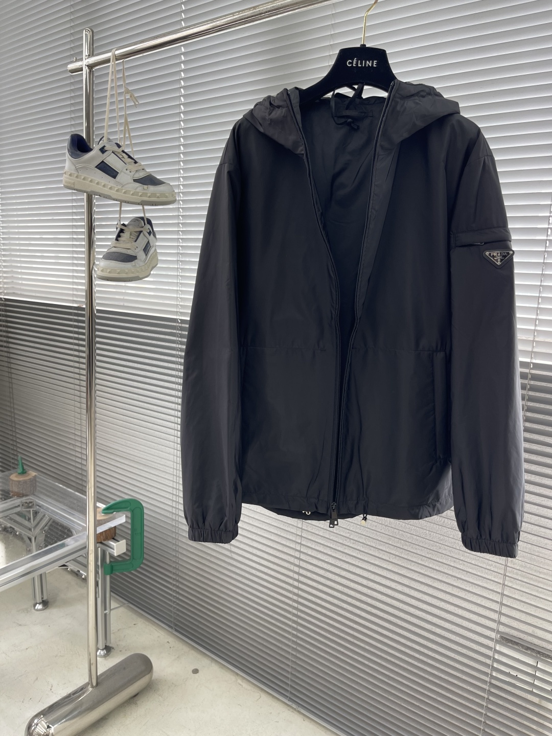 -PRAD 纯色功能性尼龙拉链夹克定制雅韵轻坚再生尼龙绸 轻盈如羽 舒适贴肤 以一袭纯净 散发着与生俱来