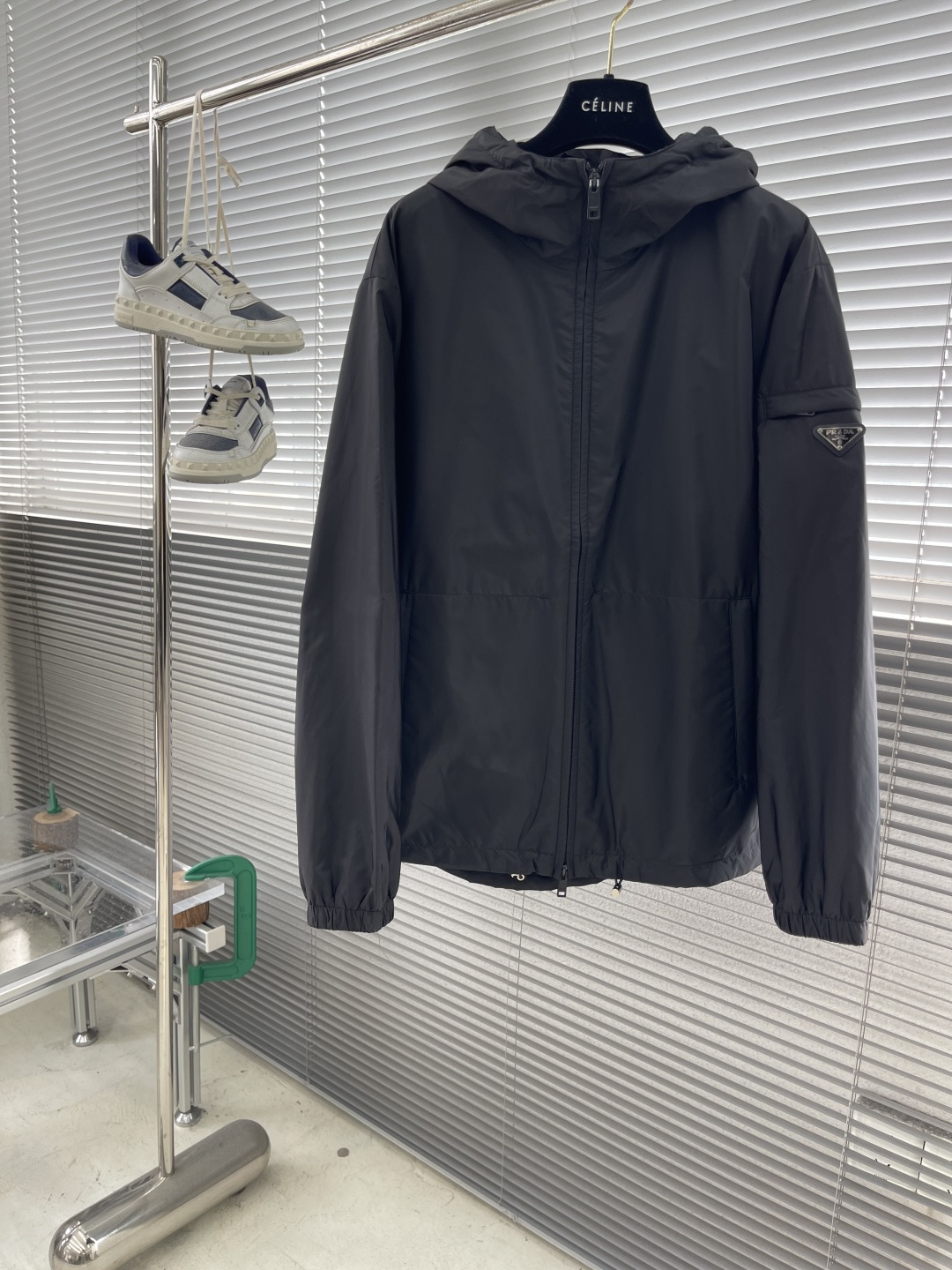 -PRAD 纯色功能性尼龙拉链夹克定制雅韵轻坚再生尼龙绸 轻盈如羽 舒适贴肤 以一袭纯净 散发着与生俱来