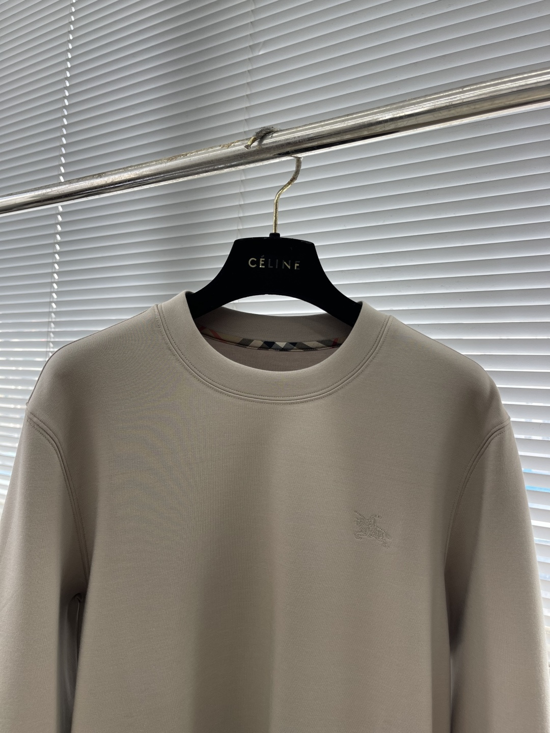 -BBR 25fw新款长袖打底T恤，3A级韩绒抑菌专利面料；手感柔软，亲肤保暖；软糯舒适，抑菌抗皱。跟专