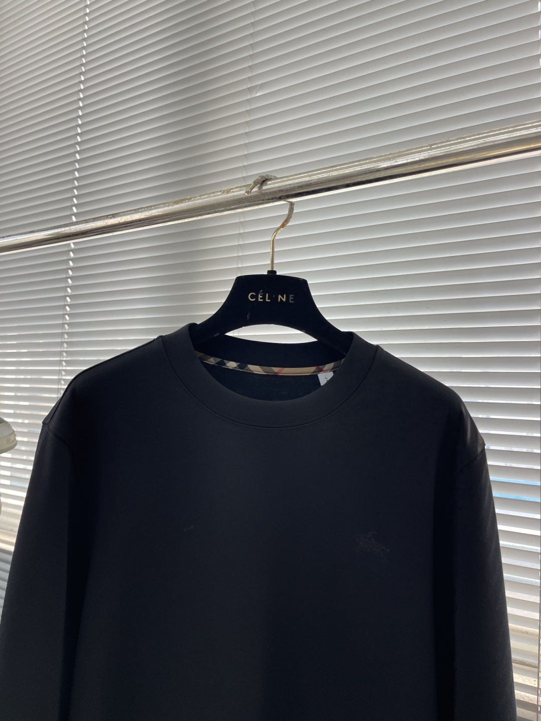 -BBR 25fw新款长袖打底T恤，3A级韩绒抑菌专利面料；手感柔软，亲肤保暖；软糯舒适，抑菌抗皱。跟专