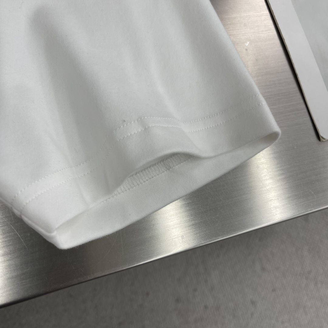 -Dio 2025秋冬系列短袖T恤码数：M-3XL 微阔版型DI*R短袖，天竹抗菌保暖棉面料，集棉的舒适