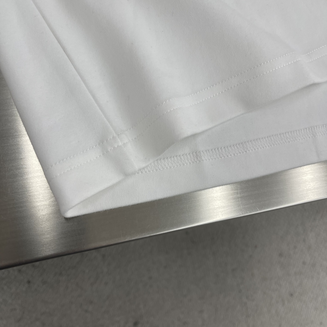 -Dio 2025秋冬系列短袖T恤码数：M-3XL 微阔版型DI*R短袖，天竹抗菌保暖棉面料，集棉的舒适