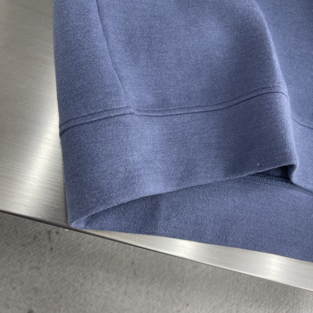 -Herme 2025秋冬新款圆领套头卫衣采用进口高支数羊毛混纺面料，立挺有型经典品牌logo刺绣图案，