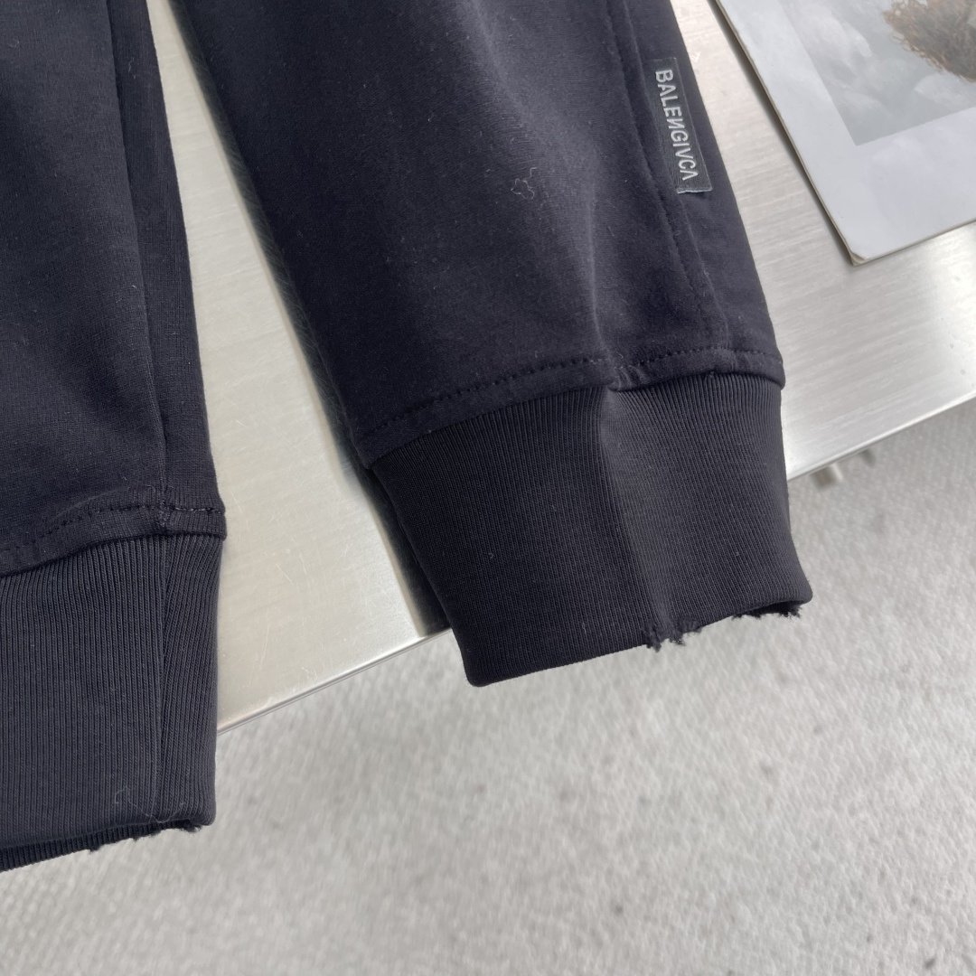 -Balenciag 2025秋冬系列长袖T恤码数： M-5XL 微阔版型纯棉重磅磨毛。面料上有特殊的绒