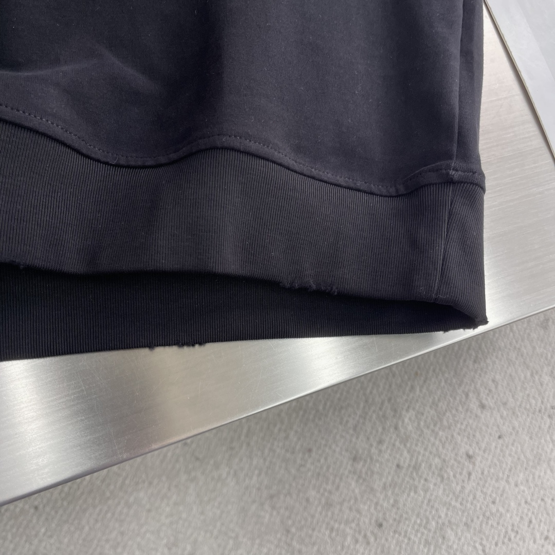 -Balenciag 2025秋冬系列长袖T恤码数： M-5XL 微阔版型纯棉重磅磨毛。面料上有特殊的绒