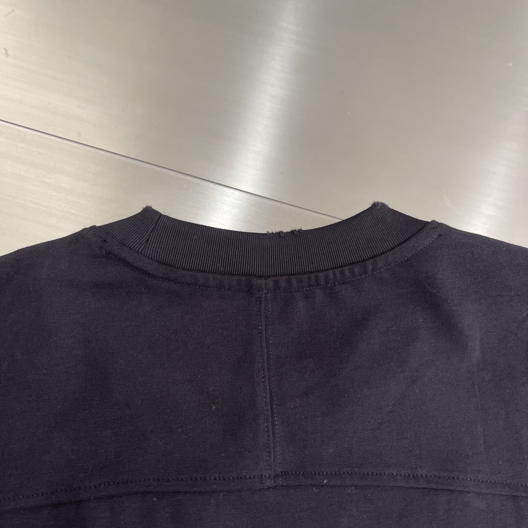 -Balenciag 2025秋冬系列长袖T恤码数： M-5XL 微阔版型纯棉重磅磨毛。面料上有特殊的绒