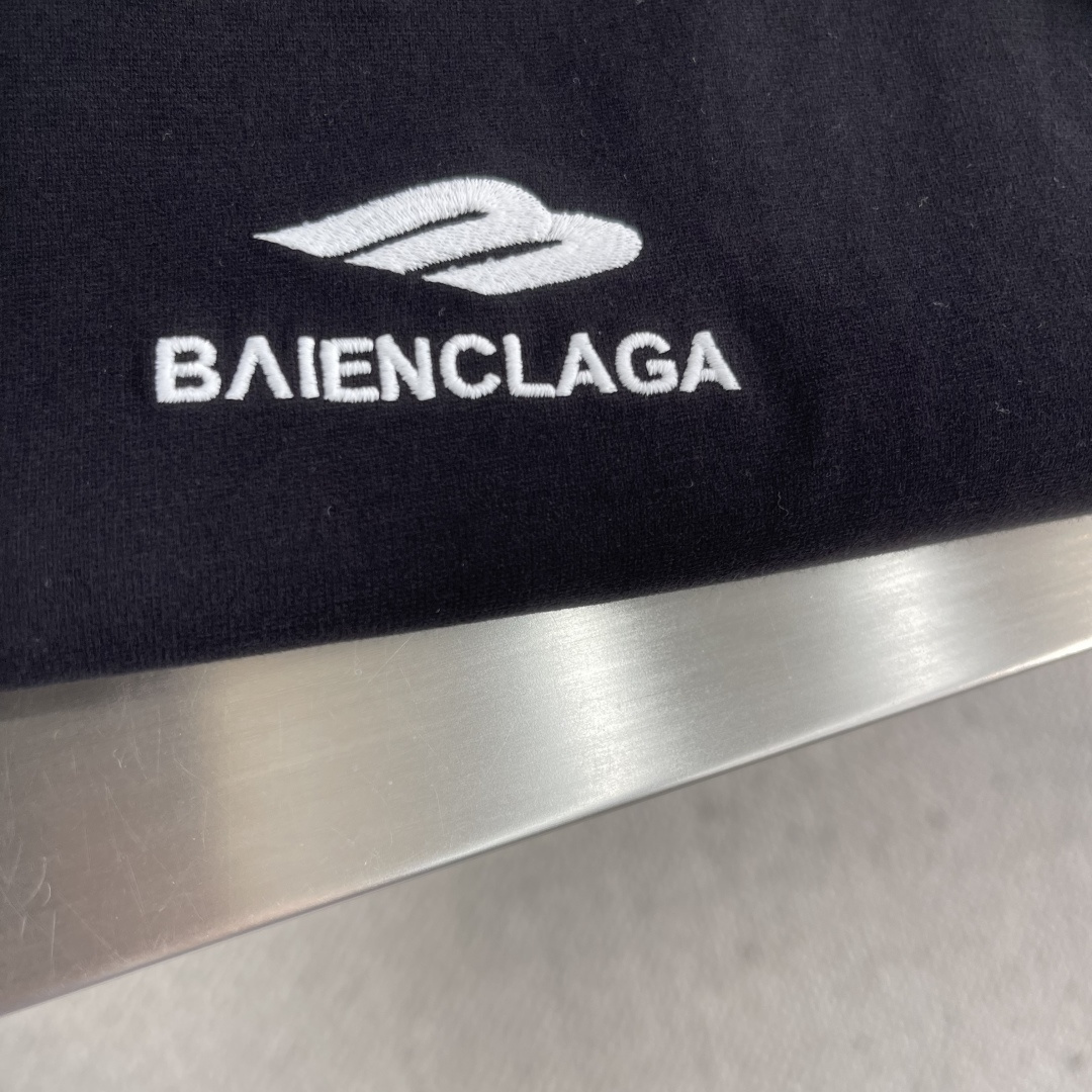 -Balenciag 2025秋冬系列长袖T恤码数： M-5XL 微阔版型纯棉重磅磨毛。面料上有特殊的绒