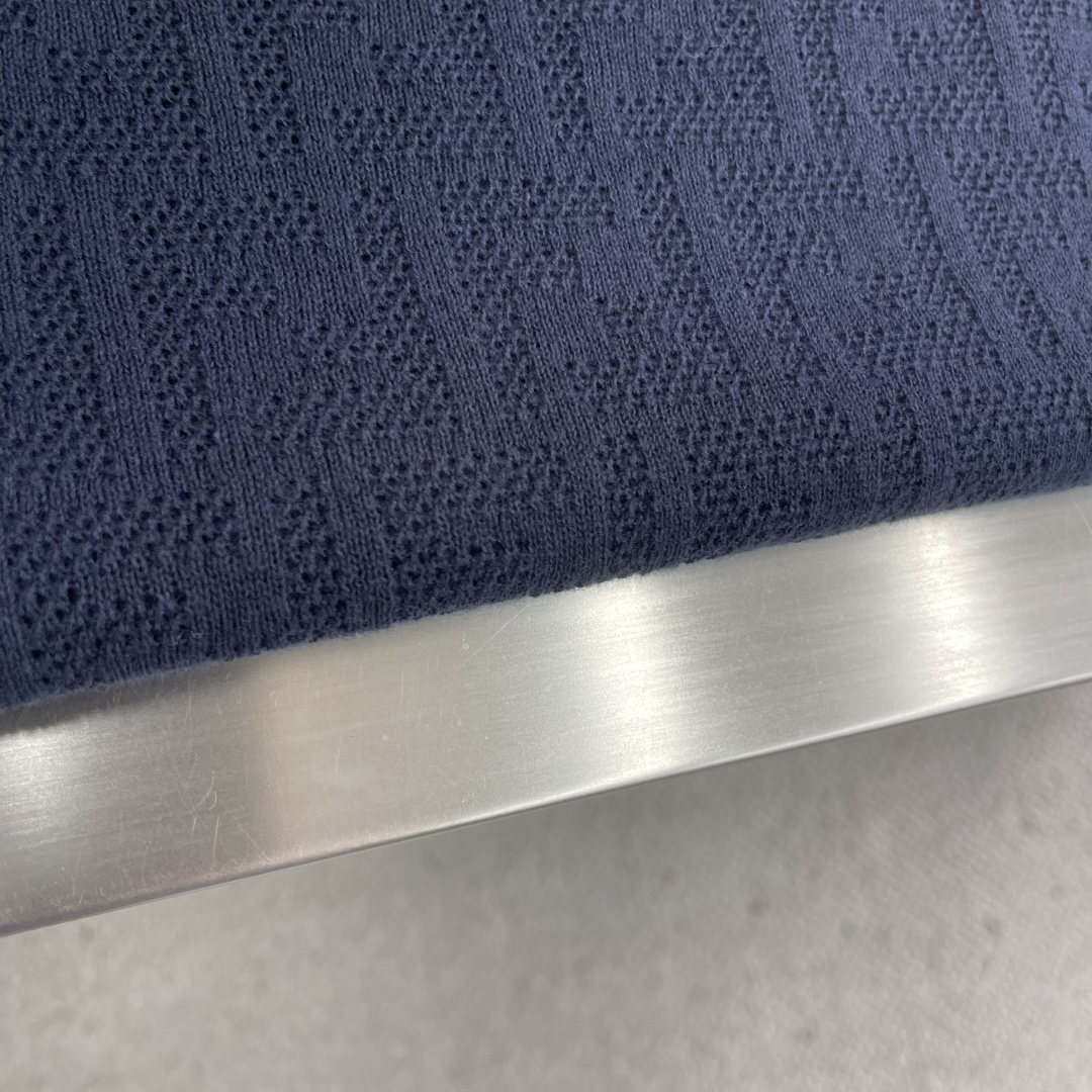 -FEND 2025秋冬系列针织短袖T恤码数：M-3XL码 宽松版型极具辨识度的FF经典老花套头短袖毛衫