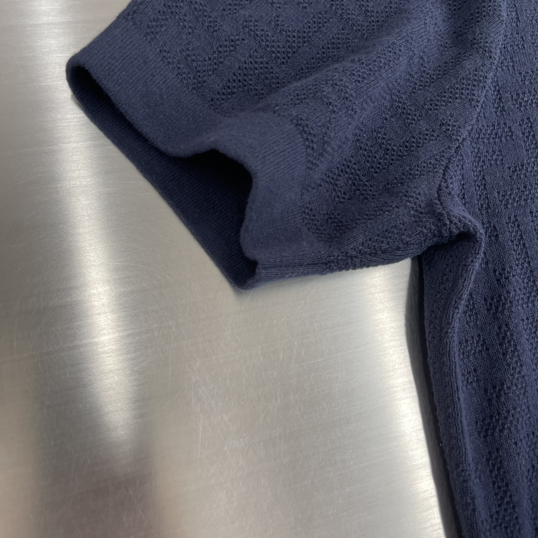 -FEND 2025秋冬系列针织短袖T恤码数：M-3XL码 宽松版型极具辨识度的FF经典老花套头短袖毛衫