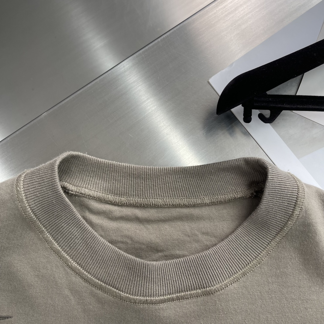 -Stone Island 2025秋冬系列休闲卫衣码数：M-5XL 微阔版型重磅强捻双纱，拥有粗犷的纱