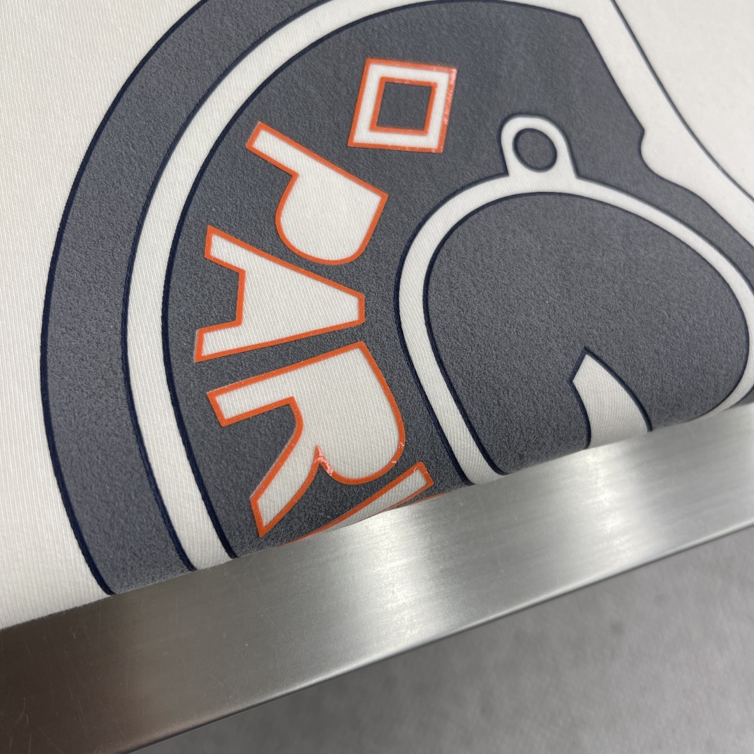 -Herme 2025秋冬新款！！ 延续经典，从版型到设计都很有时代的新潮感 。 微阔版型，整体上身感更