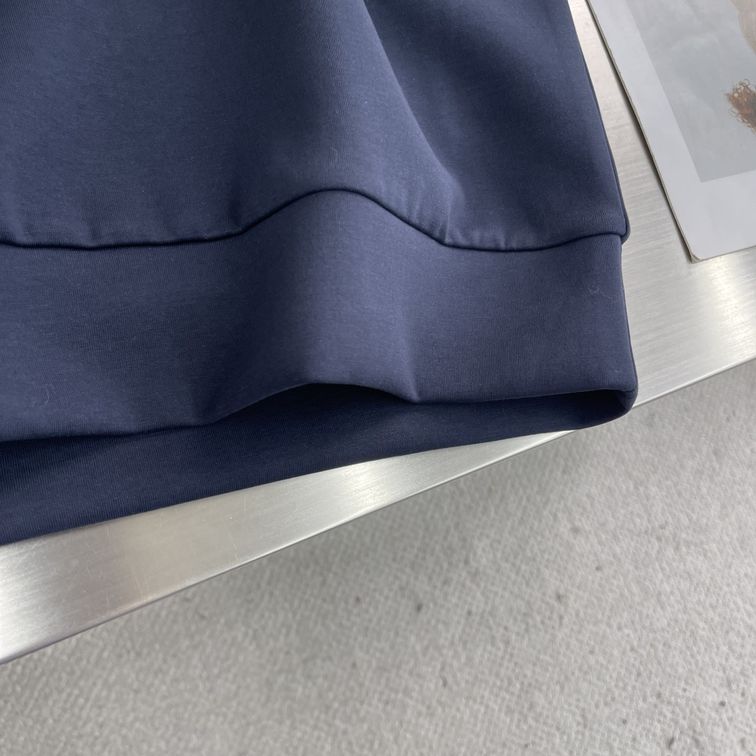 -Herme 2025秋冬新款！！ 延续经典，从版型到设计都很有时代的新潮感 。 微阔版型，整体上身感更