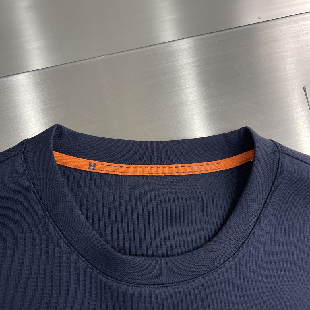 -Herme 2025秋冬新款！！ 延续经典，从版型到设计都很有时代的新潮感 。 微阔版型，整体上身感更